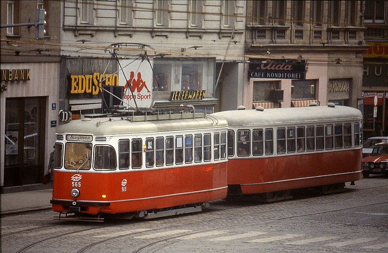 File:113L35020284 Alserbachstrasse - Porzellangasse, Strassenbahn Linie D, Typ L 565.jpg