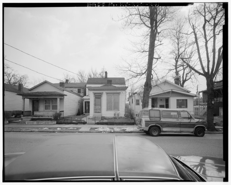 File:1822, 1824 AND 1826, NORTH FRONTS - Russell Neighborhood, Bounded by Congress and Esquire Alley, Fifteenth and Twenty-first Streets, Louisville, Jefferson County, KY HABS KY,56-LOUVI,80-241.tif