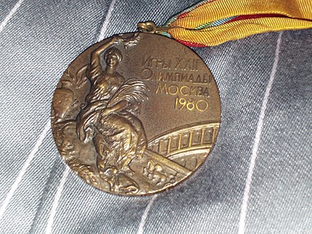 The bronze medal from the 1980 Summer Olympics showing Cassioli's obverse design portraying Nike, the Greek goddess of victory