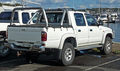 2002-2005 Toyota Hilux (VZN167R) SR5 4-door utility 01.jpg