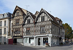 Place de l'Hotel de Ville à Auxerre