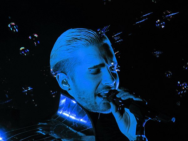 Kaulitz performing in 2017