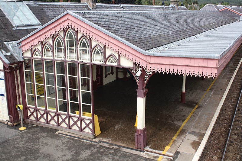 File:2018 at Aviemore station - platform 1 canopy.JPG