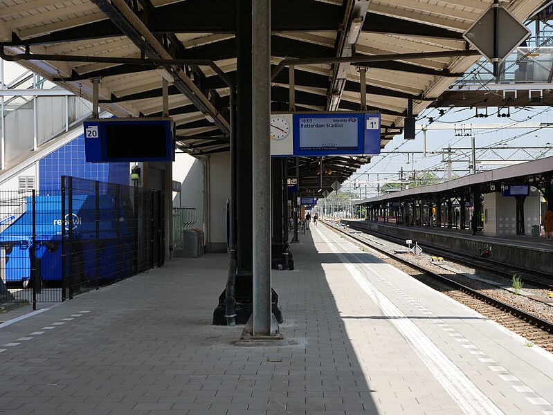 File:2023-06-24 Station Dordrecht perronsporen 1+20 (1).jpg