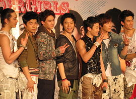 from left to right: Chansung, Wooyoung, Nichkhhun, Junho, Jaebeom, Junsu, Taecyeon