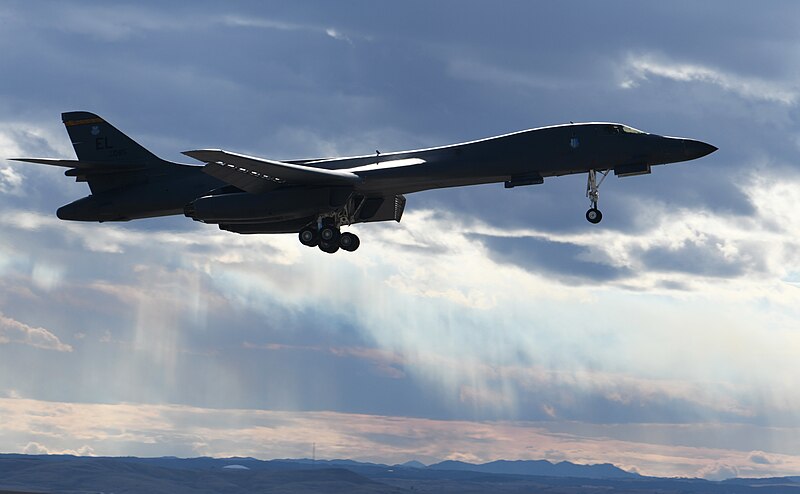 File:A B-1B Lancer lands at Ellsworth Air Force Base, S.D., Oct. 30, 2018.jpg