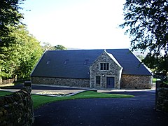 Salle du village d'Abbeystead.jpg