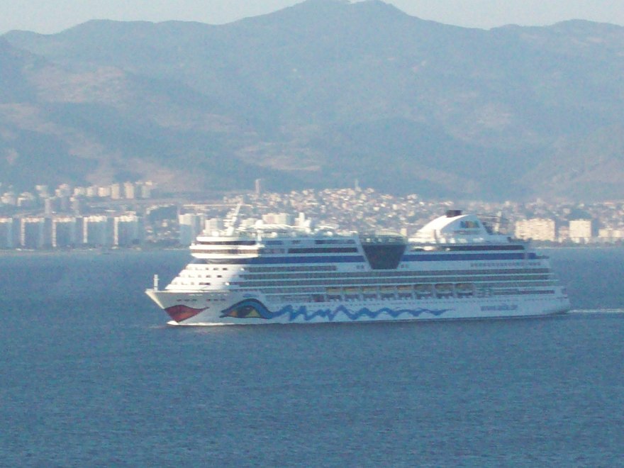 Cruise ship wiki