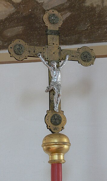 File:Alberskirch Kapelle Tragekreuz.jpg