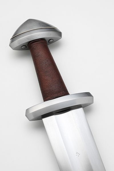 File:Albion Hersir Viking Sword 1 (6093890607).jpg