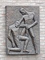 Almelo - Reliëf 'De Barmhartige Samaritaan' van Jan Gierveld op de achterzijde van stadskerk De Bleek 1.jpg