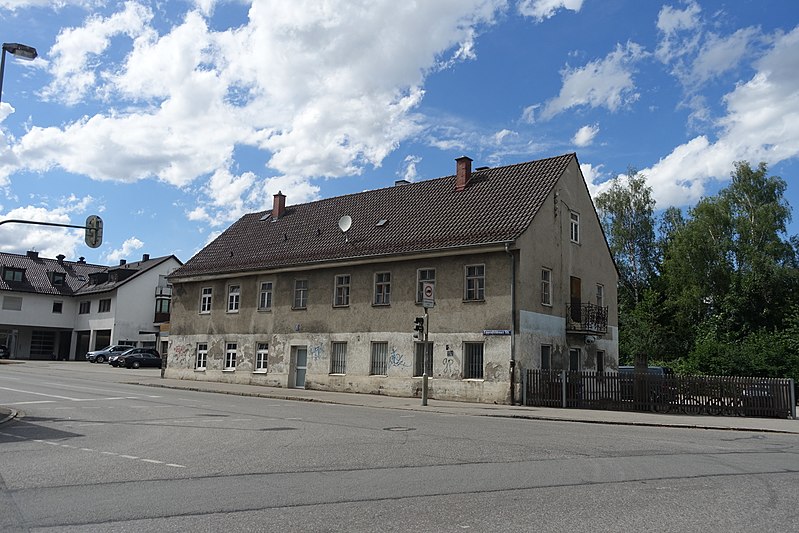 File:Altes Haus in Zamdorf.jpg