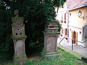 Ancien cimetière devant l'église protestante.