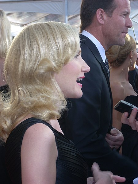 File:Angela Kinsey.jpg