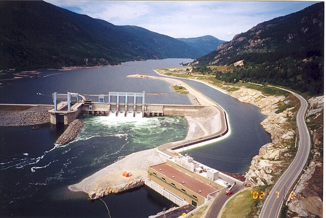 The Hugh Keenleyside Dam (left) was completed in 1968. The Arrow Lakes Generating Station (right) was added in 2002.