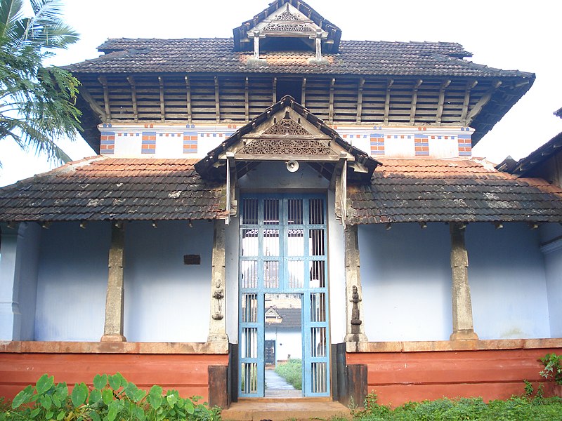 File:AvittathurSivaTemple4.JPG