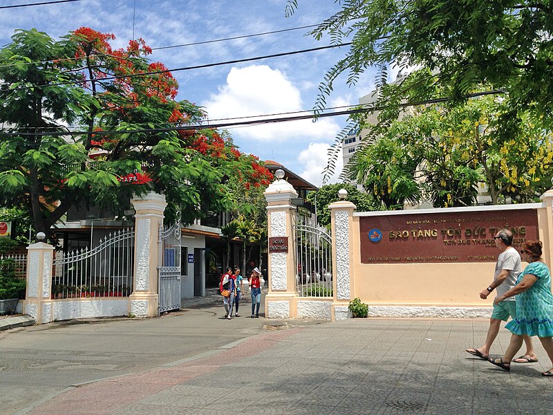 File:Bến Nghé, Quận 1, TPHCM, Việt Nam Bảo tàng Tôn Đức Thắng - panoramio.jpg