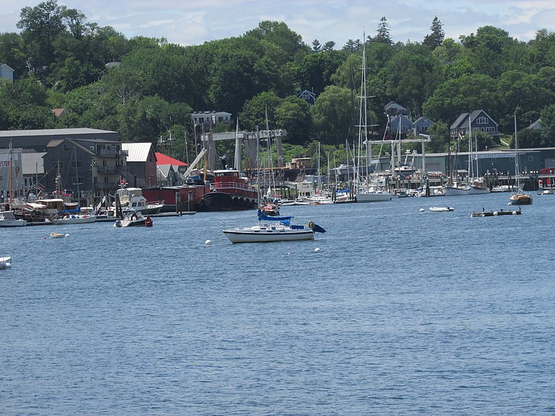 File:Belfast Maine waterfront image 2.jpg