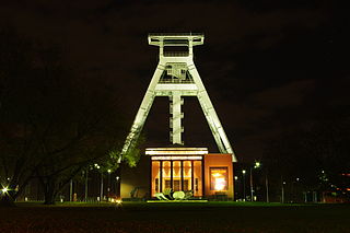 Bergbaumuseum Bochum bei Nacht.JPG