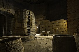 Bóveda principal de la cueva de Doña Rosa y su gran cuba