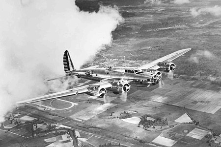 Tập_tin:Boeing_Y1B-17_in_flight.jpg