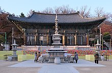 Das Hauptgebäude (Daeungjeon) des Tempels