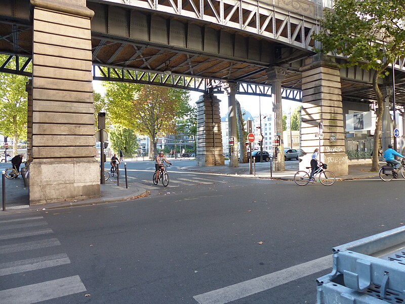 File:Boulevard de la Villette46dehors Paris sans voitures.jpg