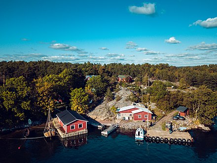 Quay of Brännskär on the "traversal" and "southern" routes.