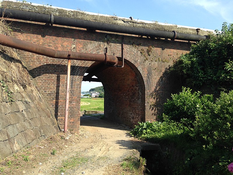 File:Brick Arch Bridge of Miike Railway (west).jpg