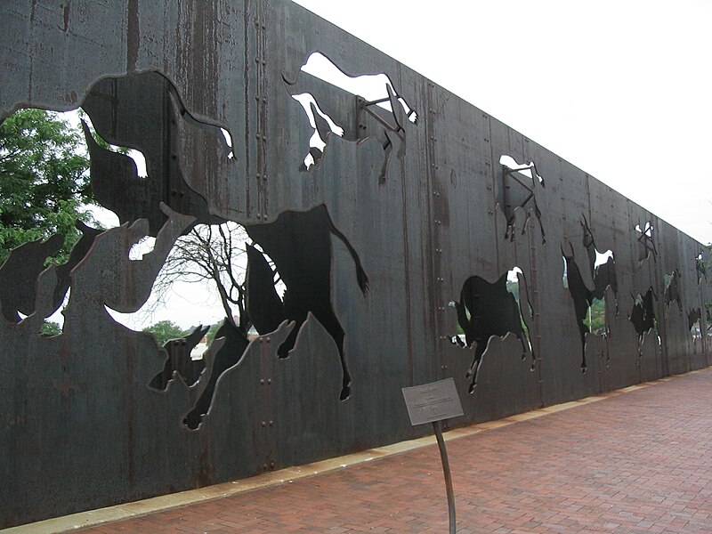 File:Bull Wall.JPG