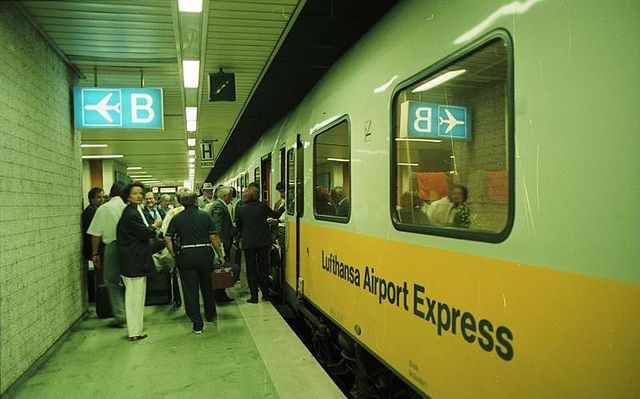 Class 403 (1973) EMU of the Lufthansa-Airport-Express in 1988