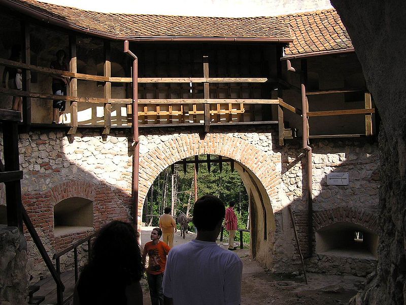 File:Burg Rosenau2.jpg