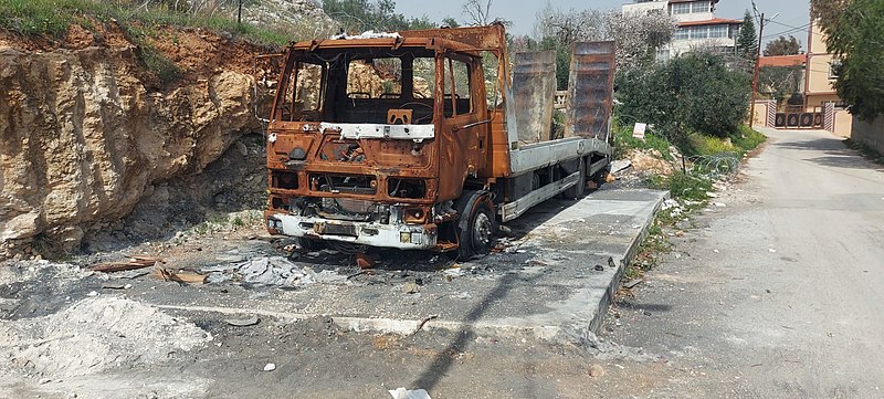 File:Burnt truck from Huwara rampage.jpg