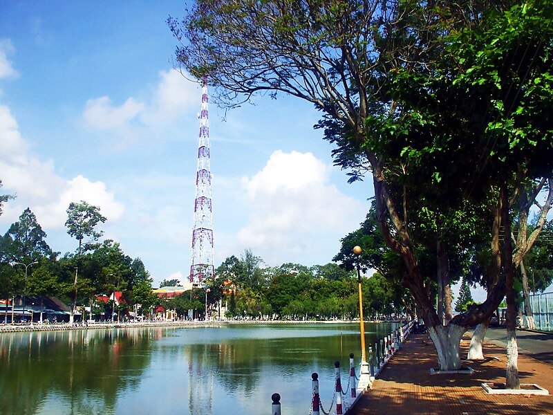 File:Công viên Nguyễn Du.jpg