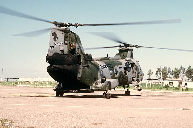 800px-CH-46E_Sea_Knight_of_HMM-264_at_Za