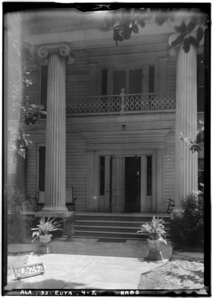 File:CLOSE-UP OF FRONT, (WEST) - Reese-Lucius House, 242 Wilson Avenue, Eutaw, Greene County, AL HABS ALA,32-EUTA,4-2.tif