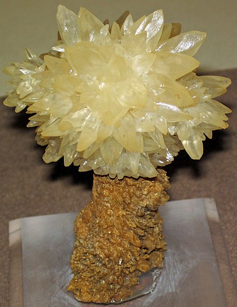 File:Calcite (cave in Nandan County, Guangxi, China).jpg