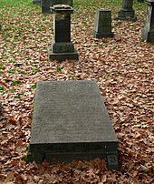 Caroline Herschel im Alter von 92 Jahren und ihr Grab auf dem Gartenfriedhof in Hannover