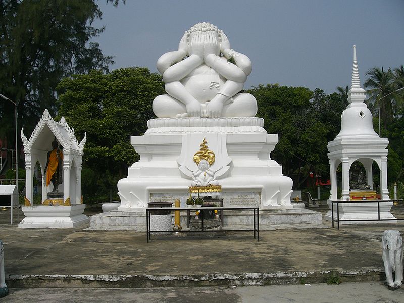 File:Cha-am - Phra Phi Thawan.jpg