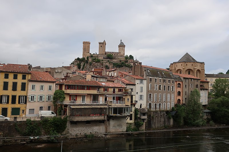 File:Chateau de Foix depuis la berge de l'Ariège.jpg