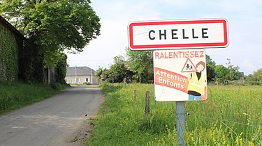 Entrée du village de Chelle.