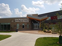 Kepala Whitecap Sekolah (Saskatoon).jpg