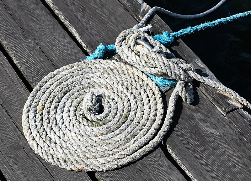 File:Coiled white mooring rope.jpg