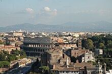 Colosseo dal Vittoriano, Roma I.jpg