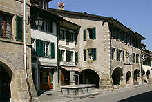 Fountain and arcades in Coppet Coppet-Fontaine.jpg