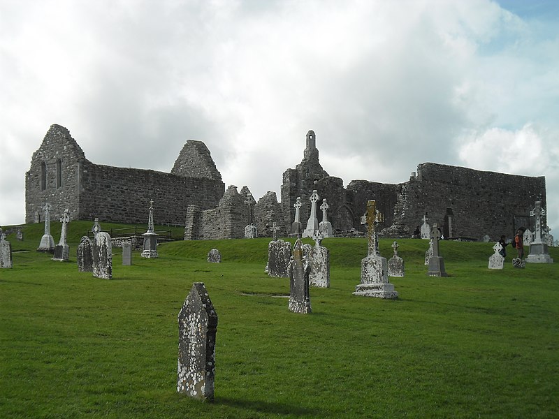 File:Croix celtique à Clonmacnoise, Irlande - panoramio (3).jpg