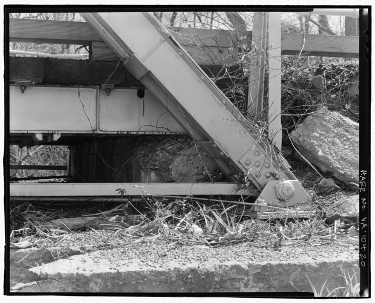 File:DETAIL VIEW OF SOUTH END SHOE SEATED ON THE WEST ABUTMENT, LOOKING SOUTH - McPherson's Ford Bridge, State Route 633 over Cowpasture River, Clifton Forge, Alleghany County, VA HAER VA,3-CLFO.V,1-20.tif
