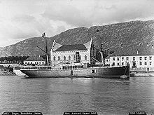 Sirius docked in Bergen, c. 1890 DS Sirius i Bergen.jpg