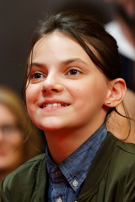 Dafne Keen Press Conference Logan Berlinale 2017 02.jpg