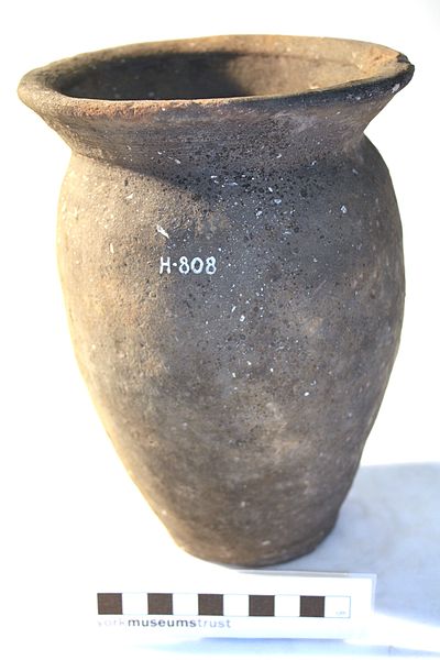 File:Dales-type ware Jar YORYM H808.jpg